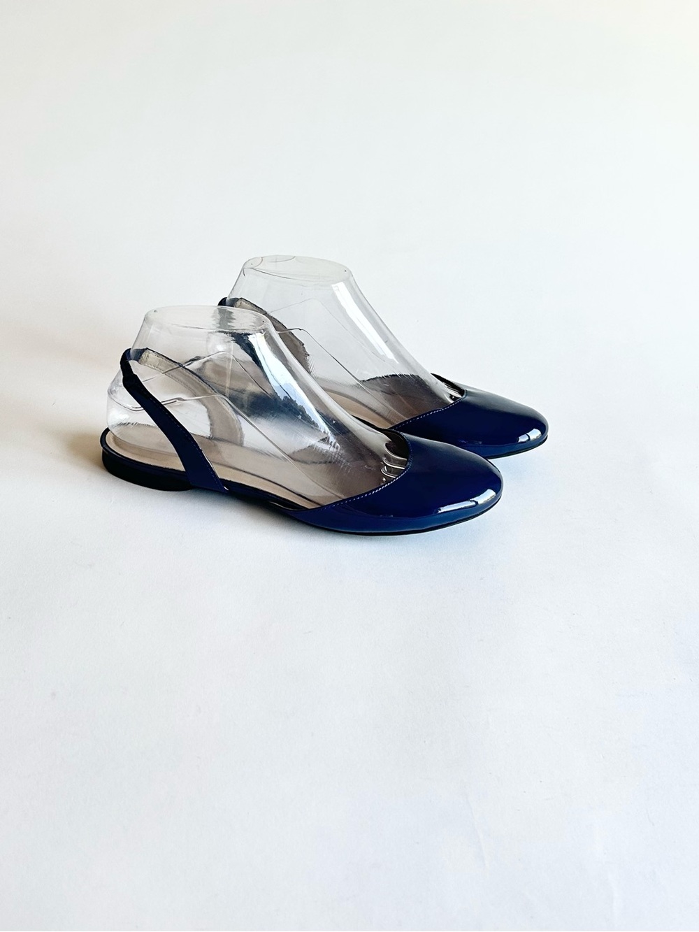 Talbots Navy Patent Leather Round Toe Rubber Outsole Flat Sandals size 7 W.